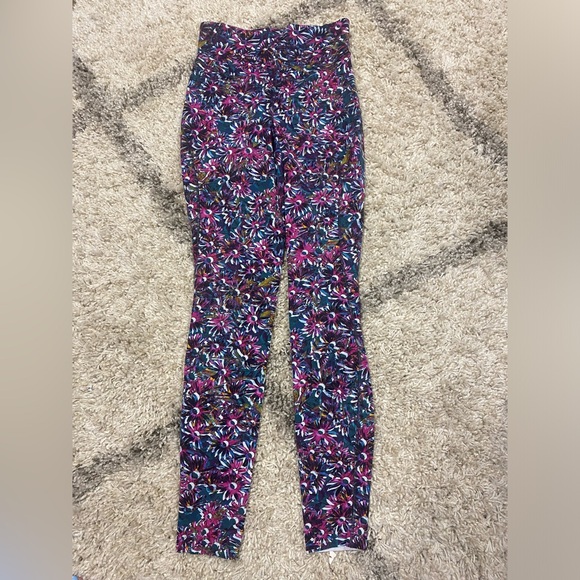 Lululemon Base Pace High-Rise Tight 28" *Brushed
Floral Electric Multi- size 4 - Picture 4 of 6